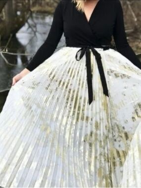 LuLaRoe Elegant DeAnne Accordion Pleated Gold Foil Wrap Maxi Dress Size 2X